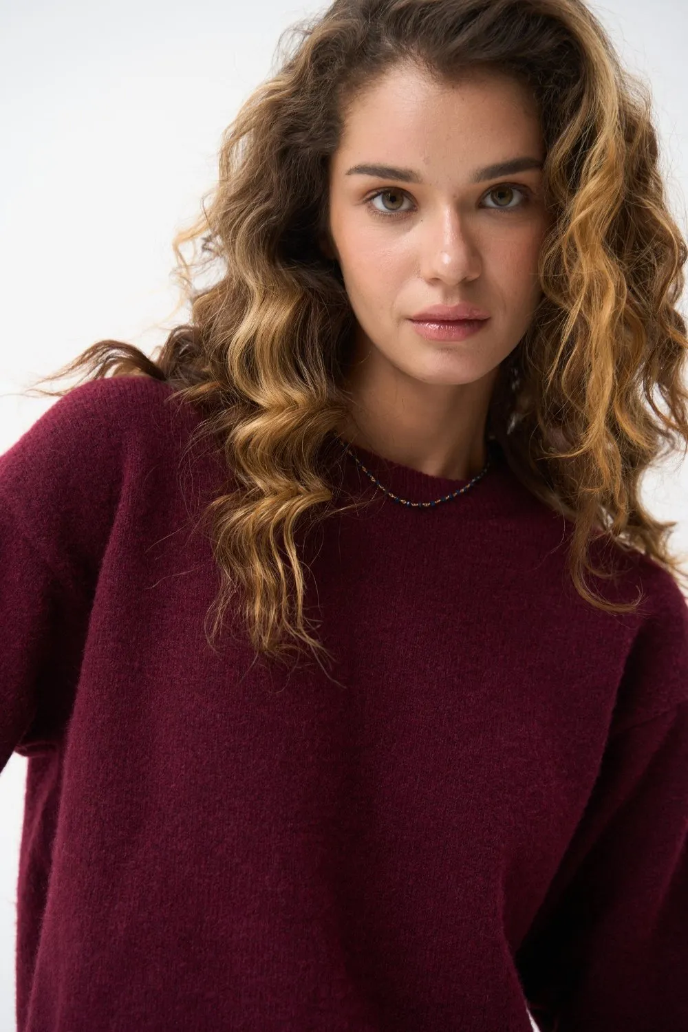 Wool sweater in color red